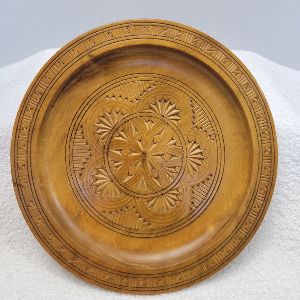 Hand Carved Wooden Made In Yugoslavia Decorative Carved Star Border 8 Inch Plate